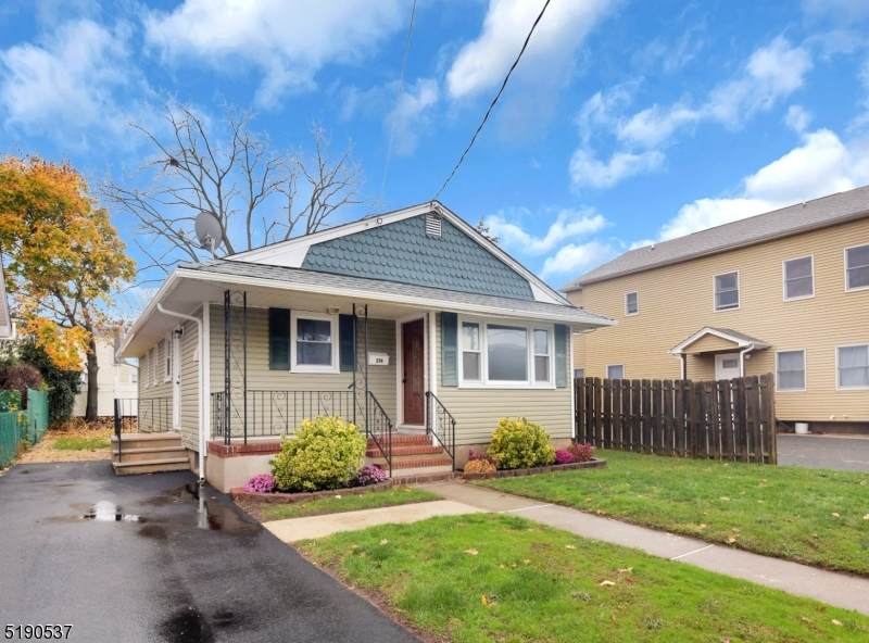 216 S 5Th Ave - Photo 1
