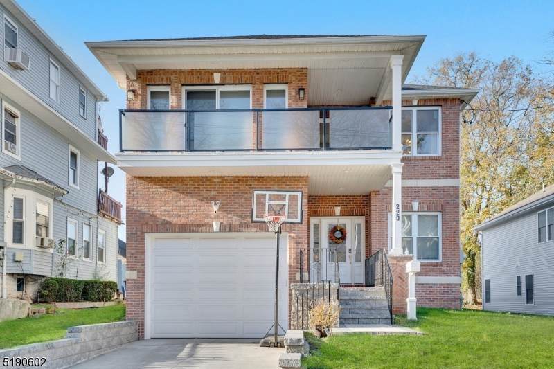 220 Grant Ave - Photo 1
