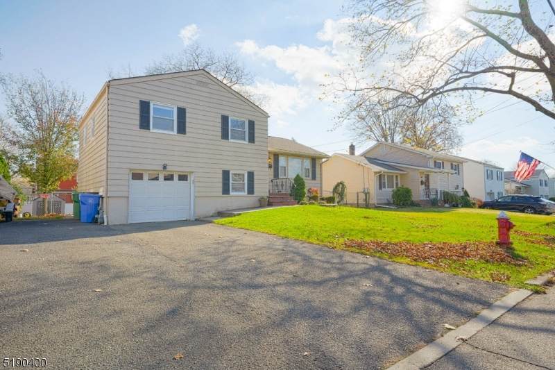 553 Elmwood Ter - Photo 1