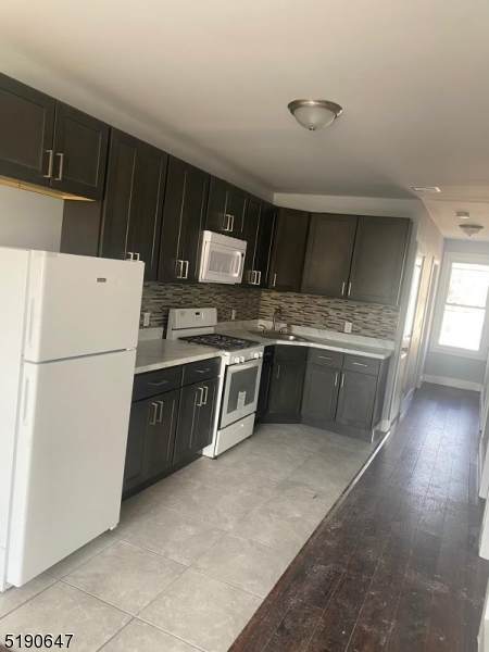 511 S Clinton St - Photo 1
