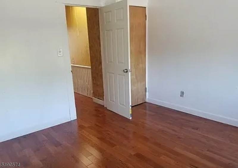 924 E Grand St - Photo 1