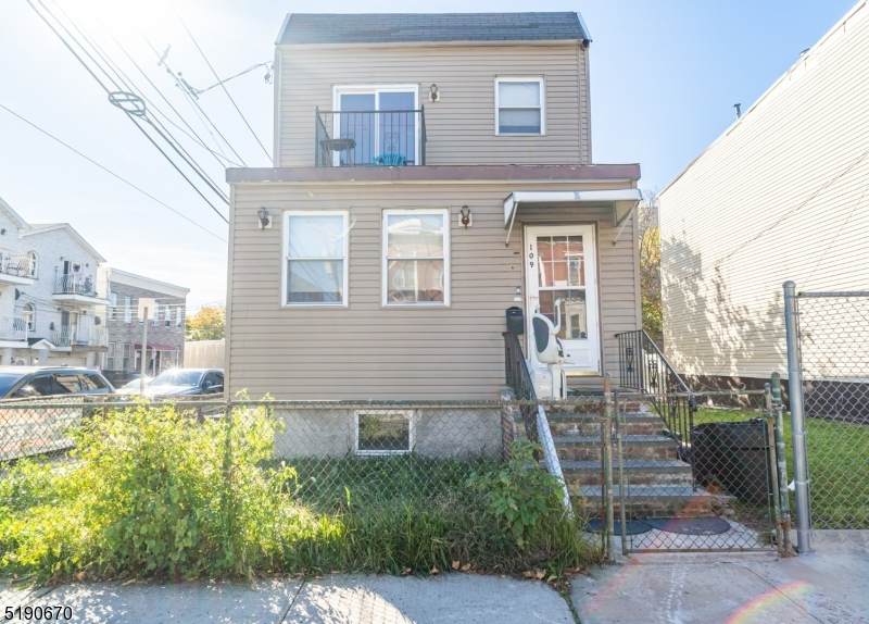 109 Clinton Ave - Photo 1
