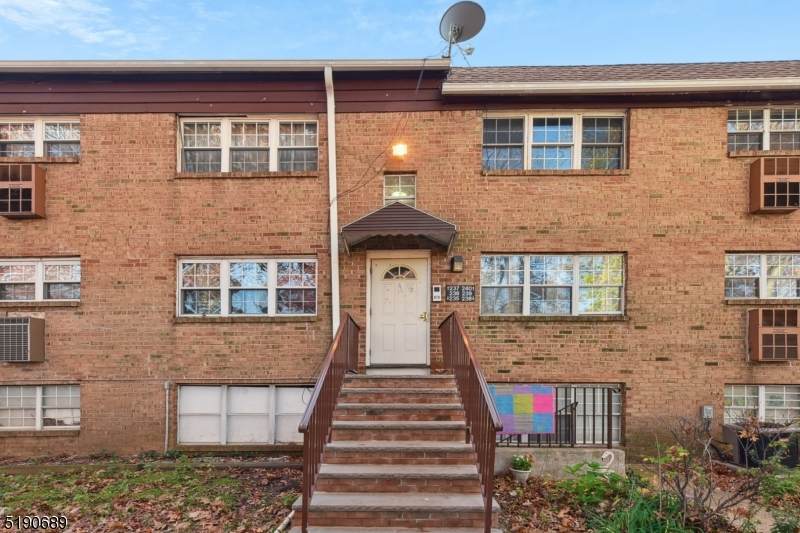 240 College Dr - Photo 1