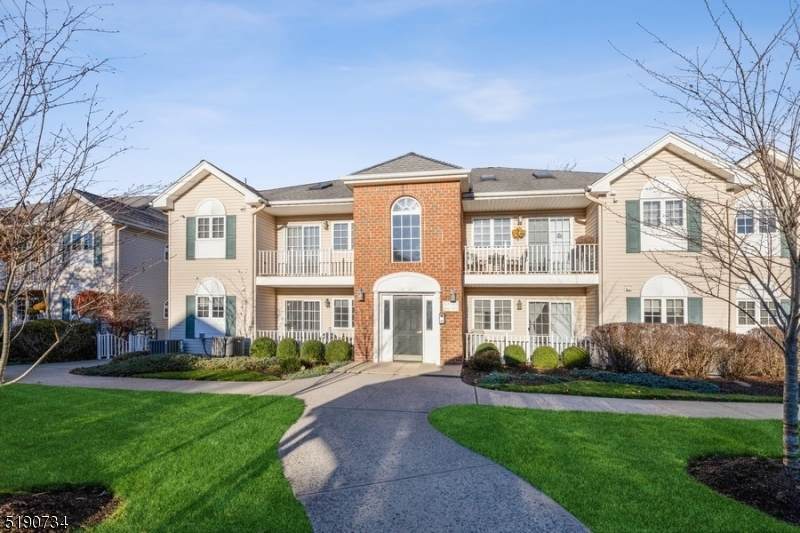 105 Roseland Ave - Photo 1