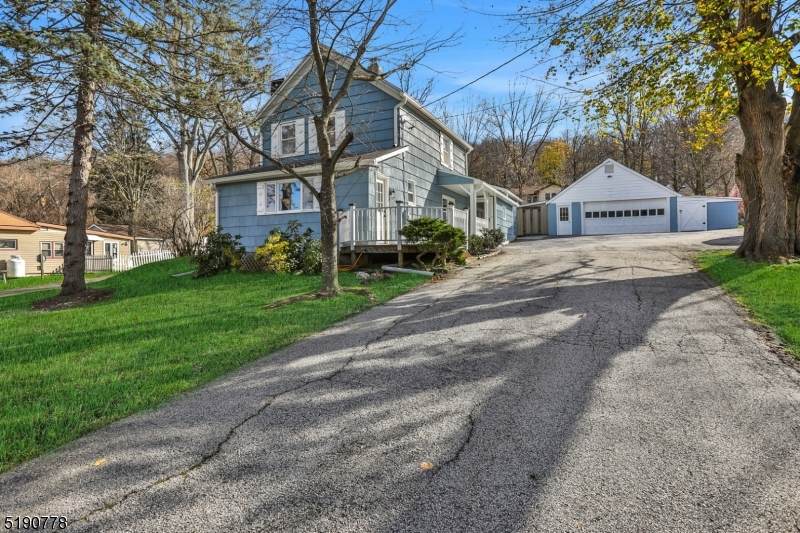 442 Rutherford Ave - Photo 1