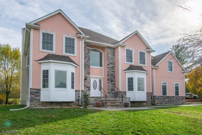 13 Pinewood Ln - Photo 1