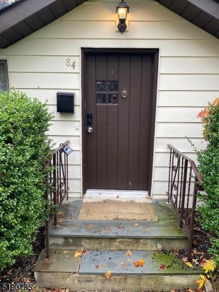 84 Calumet Ave - Photo 1