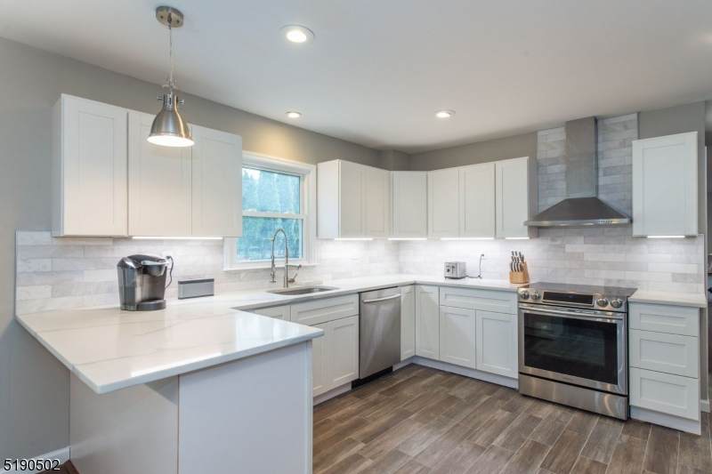 11 Woodlawn Dr - Photo 1