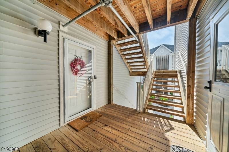 206 Stratford Pl - Photo 1
