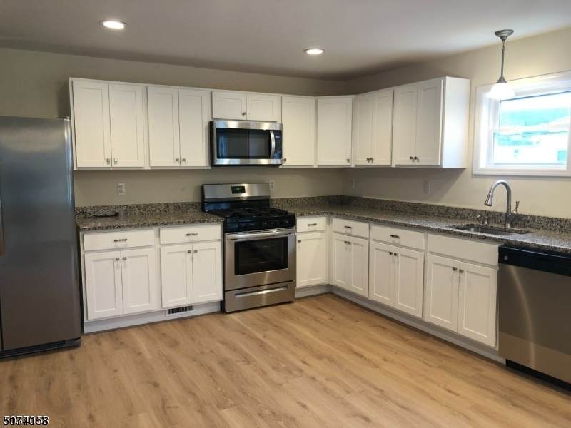 12 Wantage Ave - Photo 1