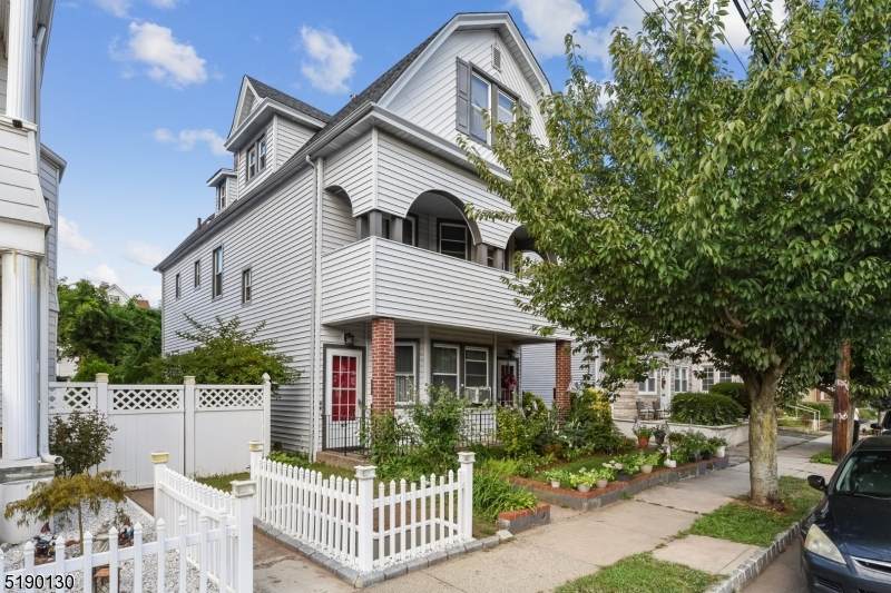 100 Division Ave - Photo 1