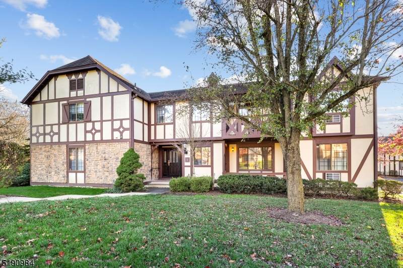 1 Avon Ct - Photo 1