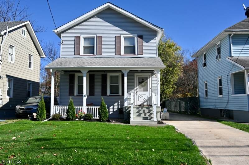 715 Spruce St - Photo 1