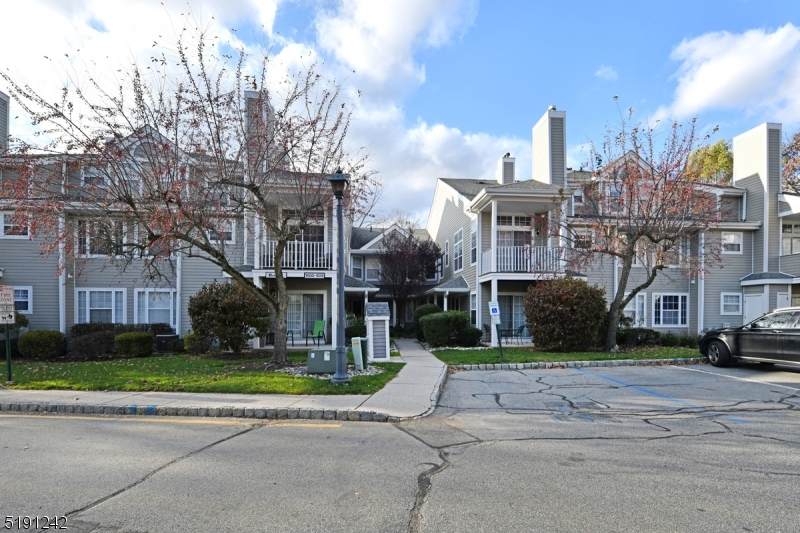 1009 Crown Ct - Photo 1