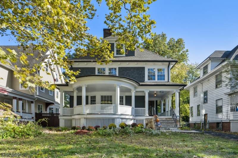 402 N Walnut St - Photo 1