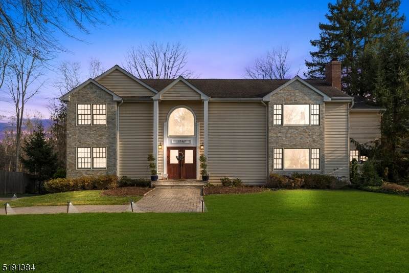 1040 Mayflower Ct - Photo 1