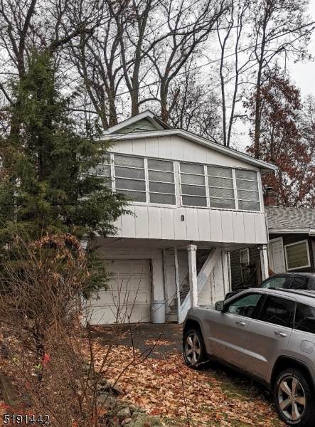 3 Iowa Ave - Photo 1