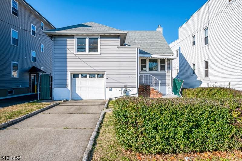 661 Maple Ave - Photo 1