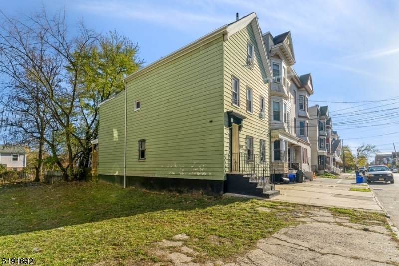 580 Hunterdon St - Photo 1