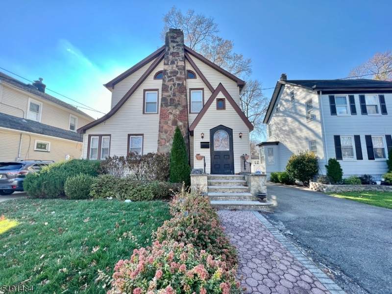 1042 Maurice Ave - Photo 1