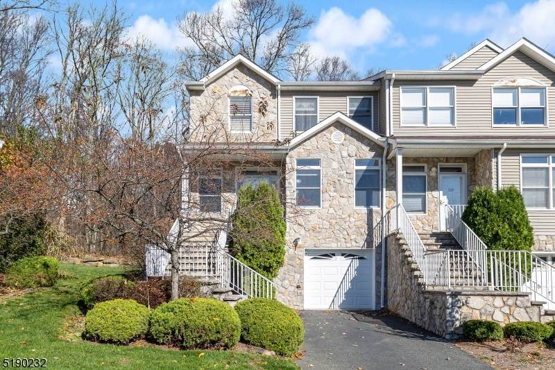 311 Summerhill Dr - Photo 1