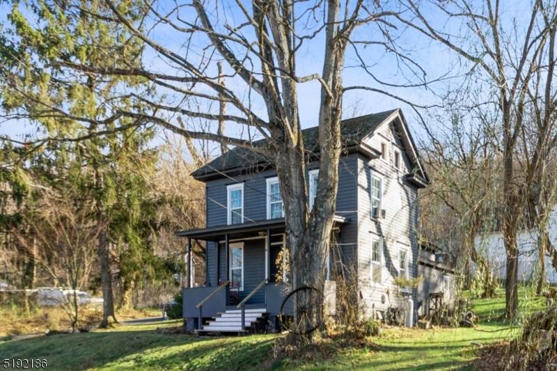 132 Axford Ave - Photo 1