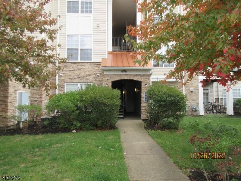 900 Wessex Place, 04-219 - Photo 1