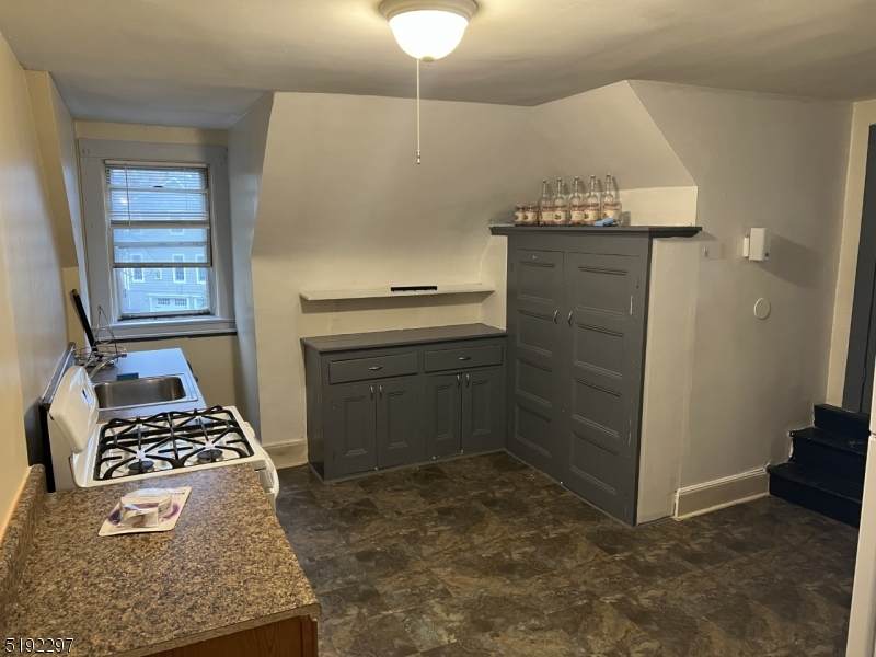 98 Elm St - Photo 1