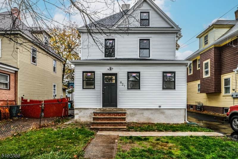 921 W 5Th St - Photo 1