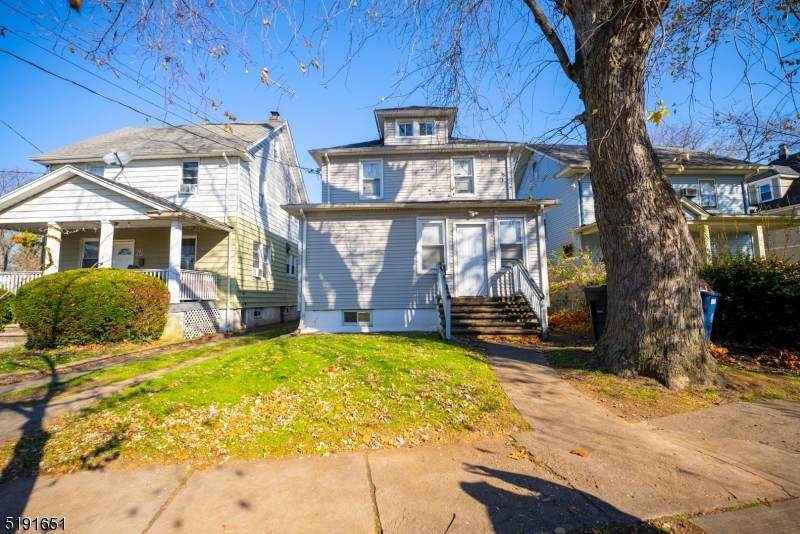 273 Netherwood Ave - Photo 1