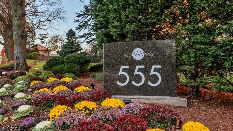 555 North Ave - Photo 1