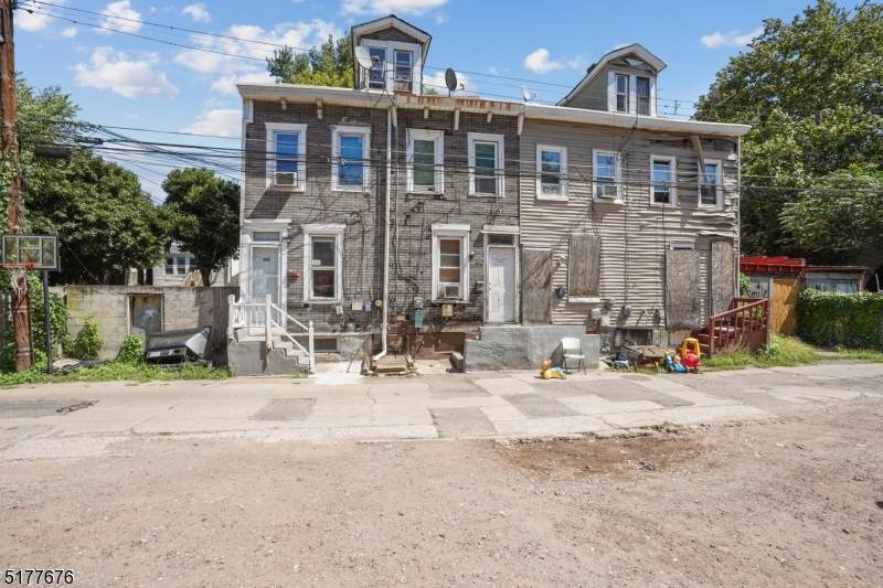 266 Hills Pl - Photo 1