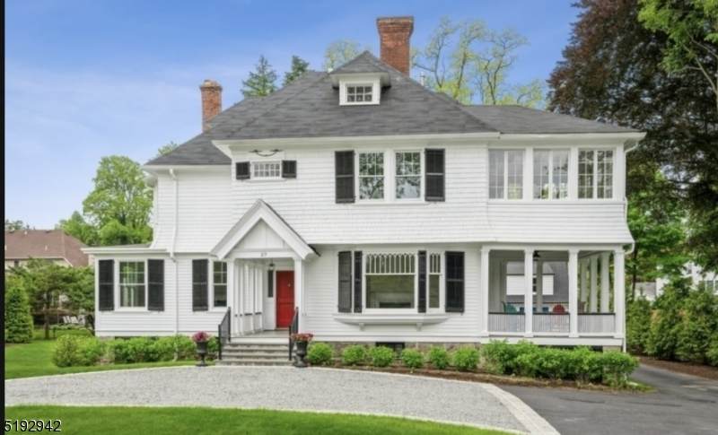 37 Morris Ave - Photo 1