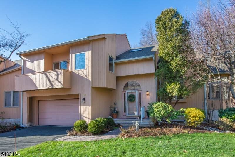 28 Robinhood Dr - Photo 1