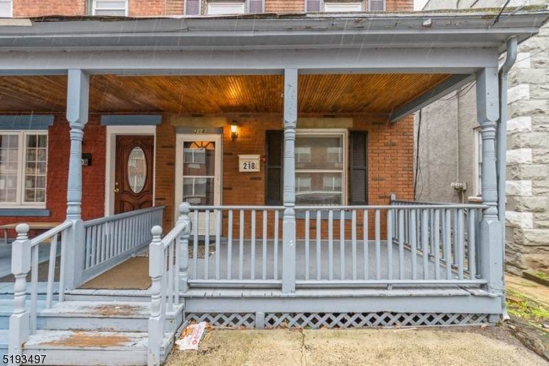218 E 2Nd St - Photo 1