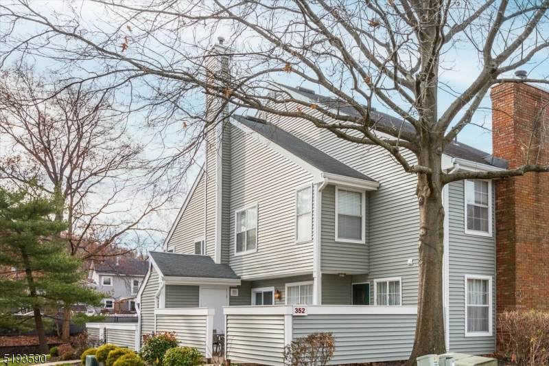 352 Greenbriar Unit 4 - Photo 1