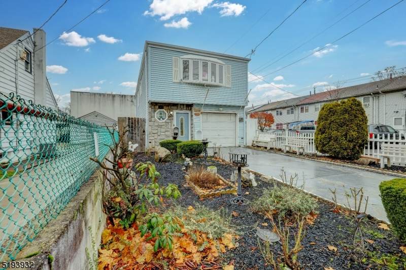237 Sherman St - Photo 1