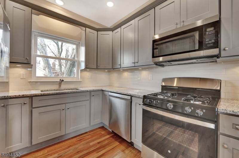 159 Ivy St - Photo 1