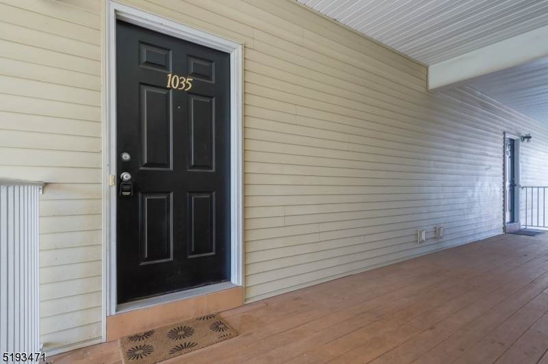 1035 Flakne Ct - Photo 1