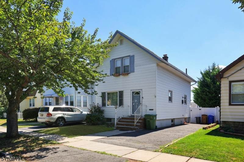 411 W Curtis St - Photo 1