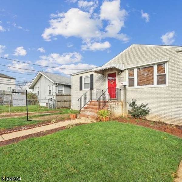 661 Carteret St - Photo 1