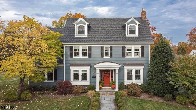 224 N Chestnut St - Photo 1
