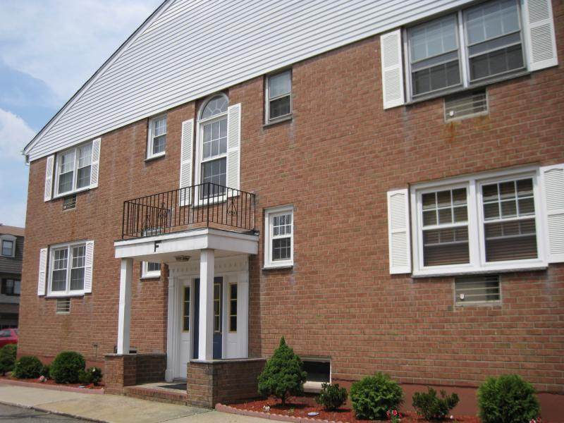 565 Grove St F-9 - Photo 1