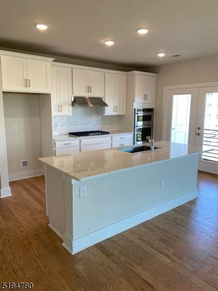 4 Vanderbilt Blvd - Photo 1