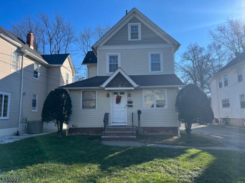 439 W Broad St - Photo 1
