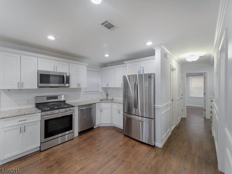 172 Baltimore Ave - Photo 1