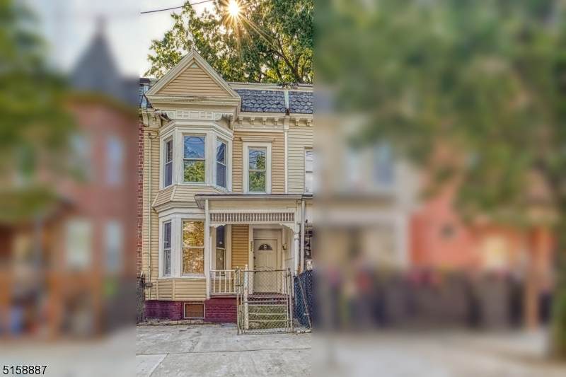 233 1/2 5th St - Photo 1