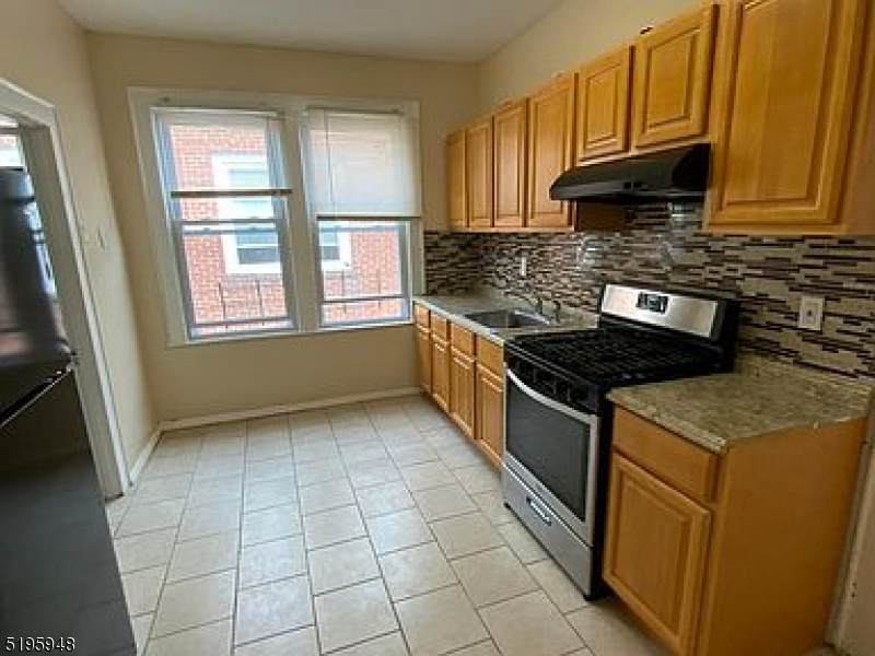 31 Colleen St - Photo 1
