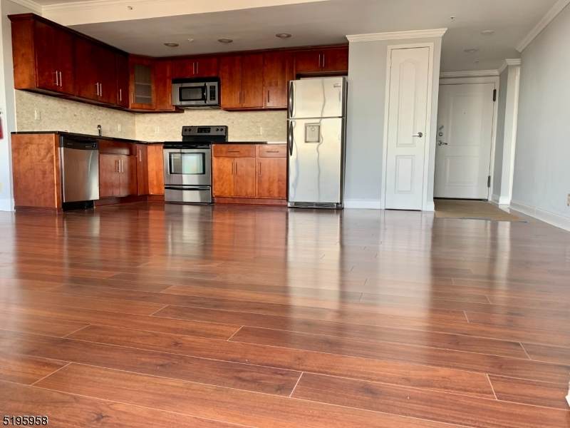 60 Parkway Dr - Photo 1