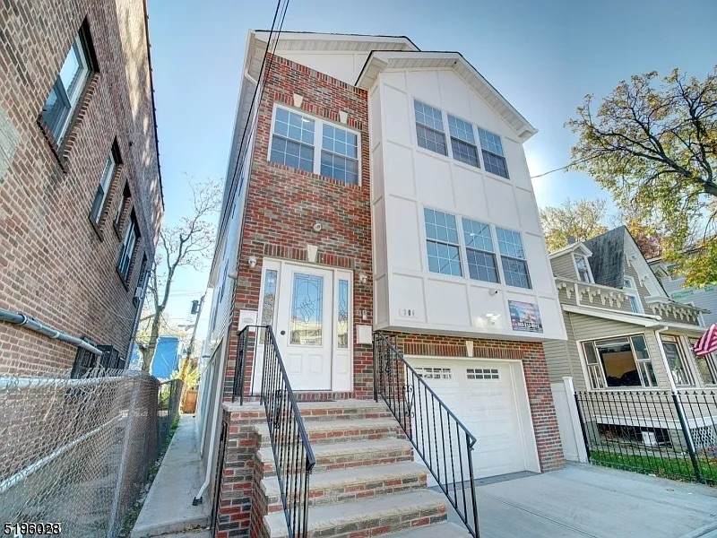 304 Sanford St - Photo 1